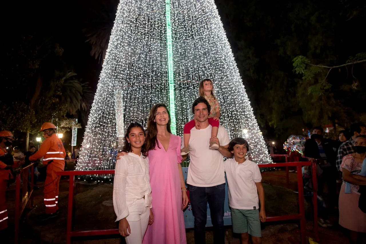 Encendido-del-arbol-de-Navidad-Intendenta-Bettina-Romero-2