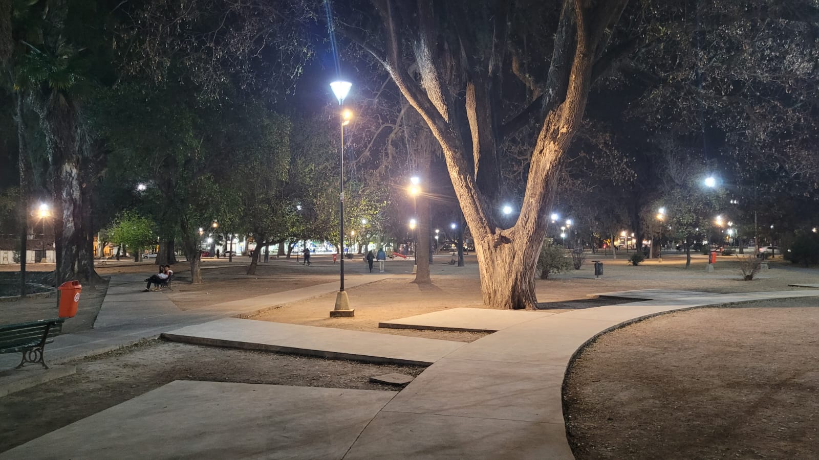 nueva iluminacion parque san martin (1)
