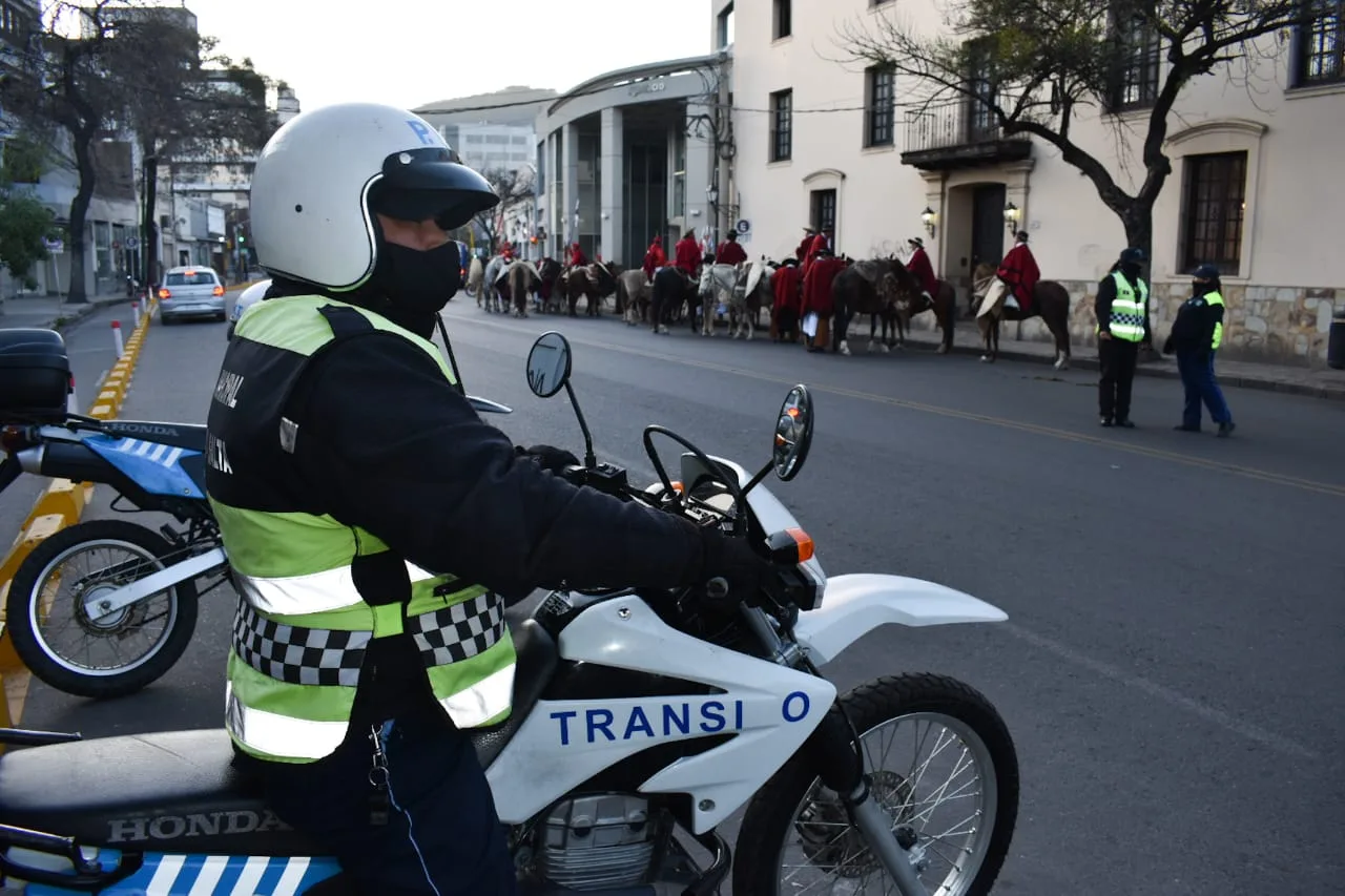 policía de tránsito operativo Guemes 1