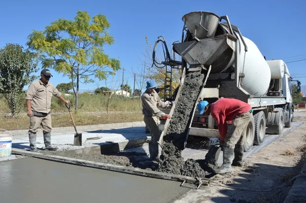 Pavimentacon-en-Av.-Teresa-Cadena-de-Hessling-1-wpcf_620x412-2