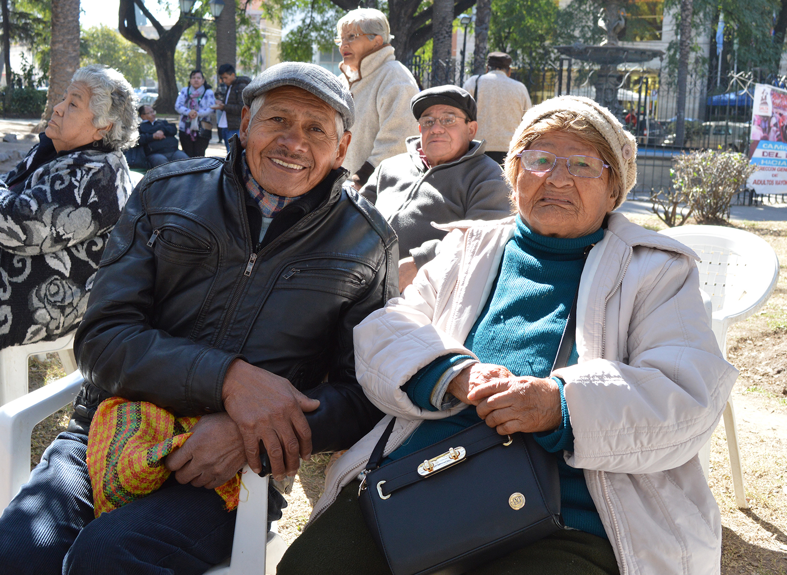 abuelos-en-plaza-Belgrano