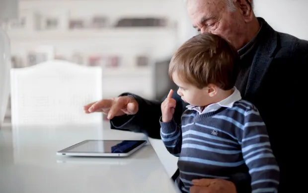 tablets-y-abuelos-1-wpcf_620x388