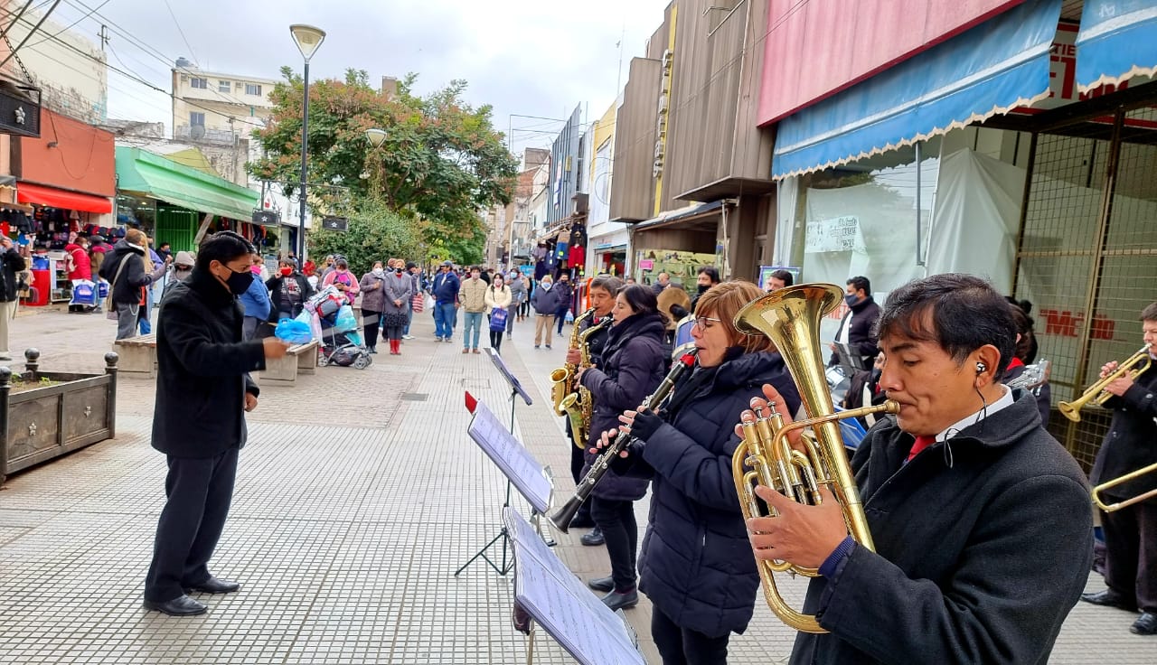 banda-de-musica-en-peatonal