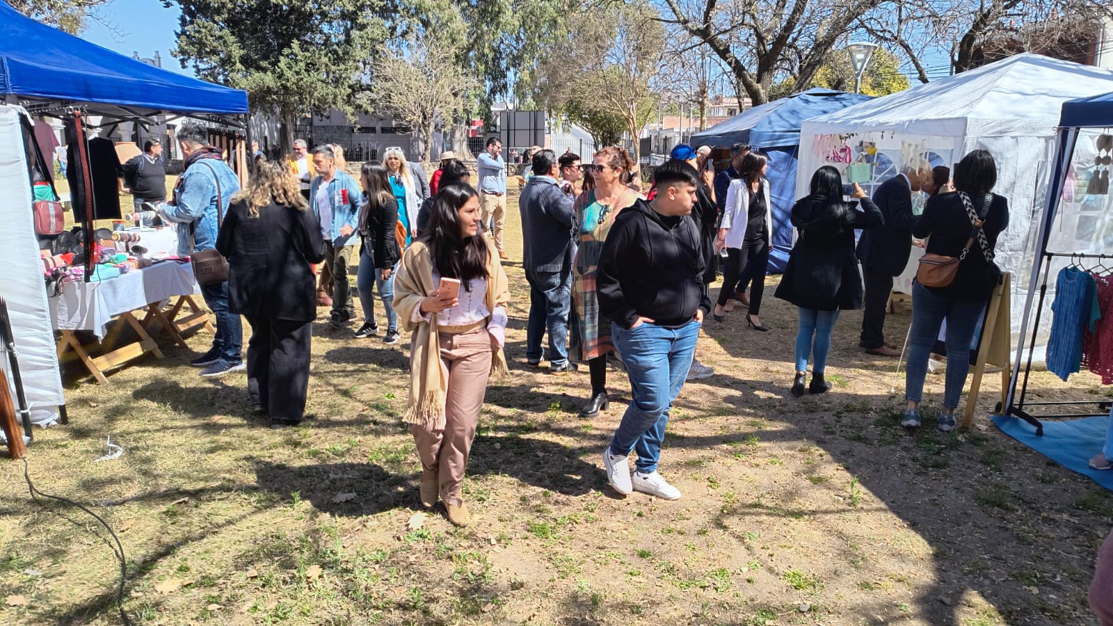 Feria de migrantes en el mercado artesanal (3)