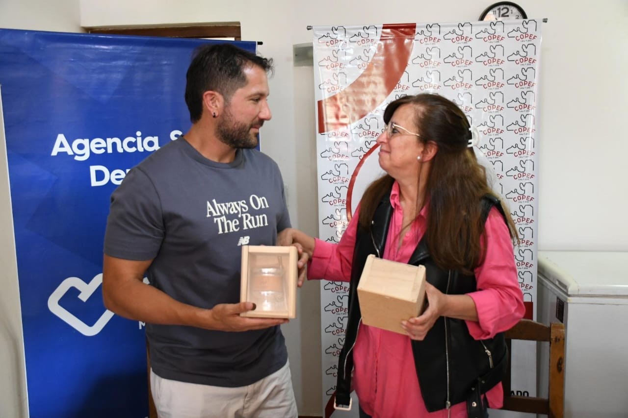 firma convenio colegio de porfes de ed fisica  (2)