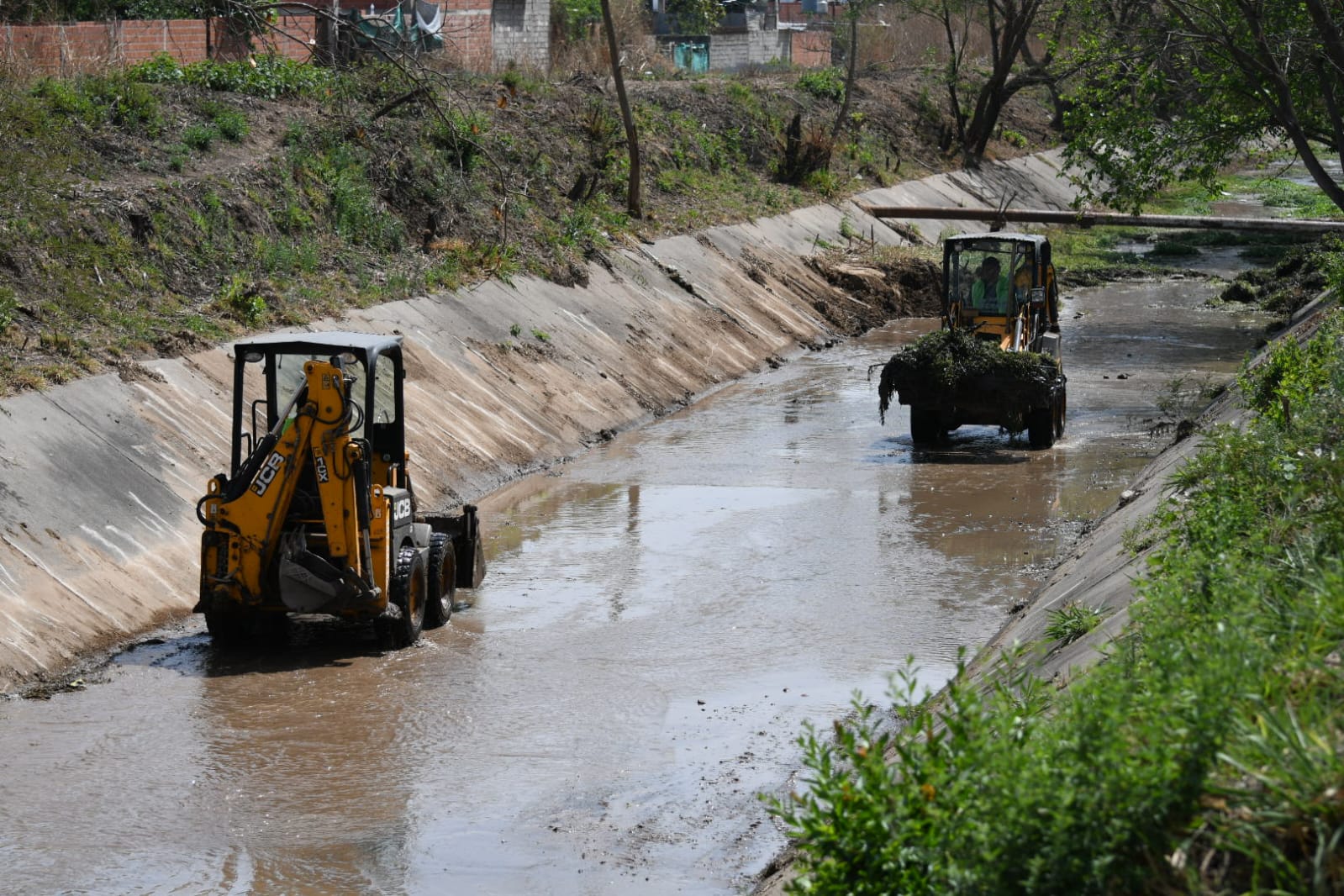 limpieza canal barrio los profesionales  (2)