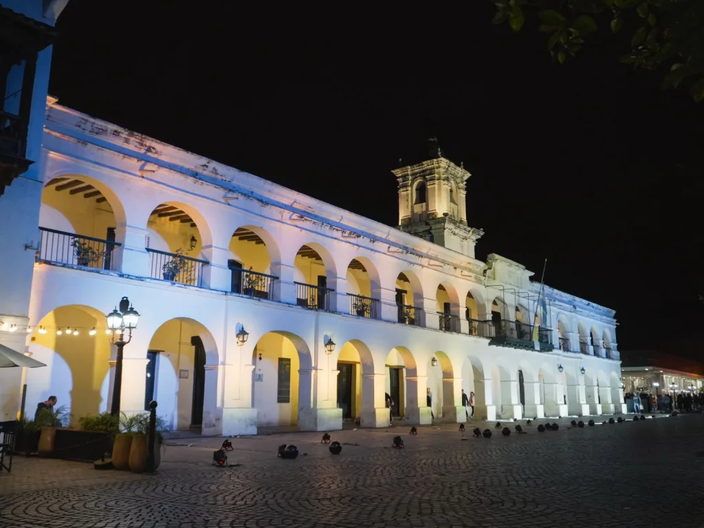 iluminacion-cabildo-homenaje-papa-francisco-1-1-1024x768