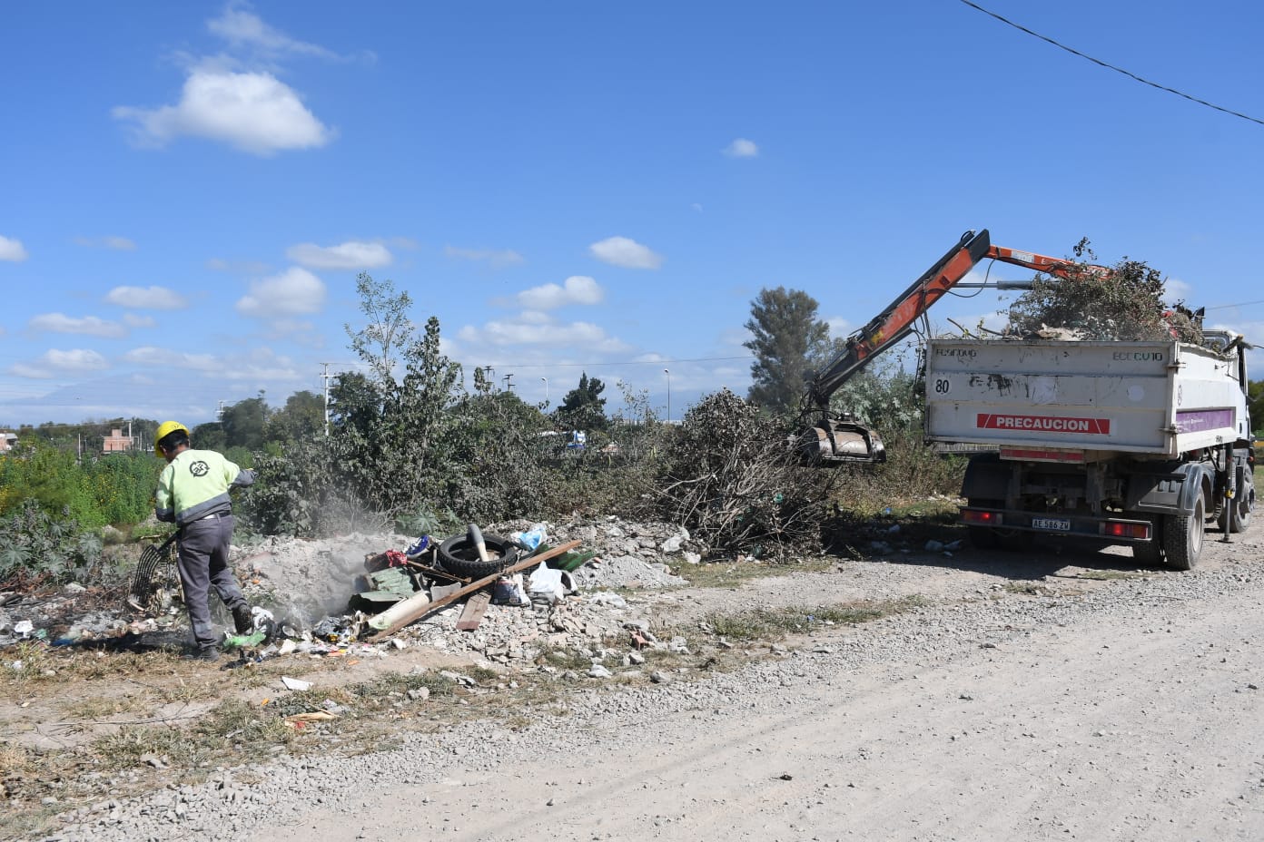 limpieza microbasural av costanera (2)