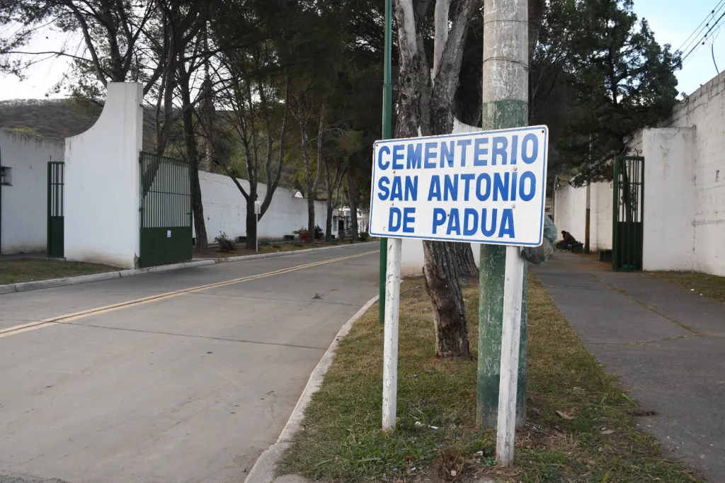 cementerio-san-antonio-de-padua-1-1024x682