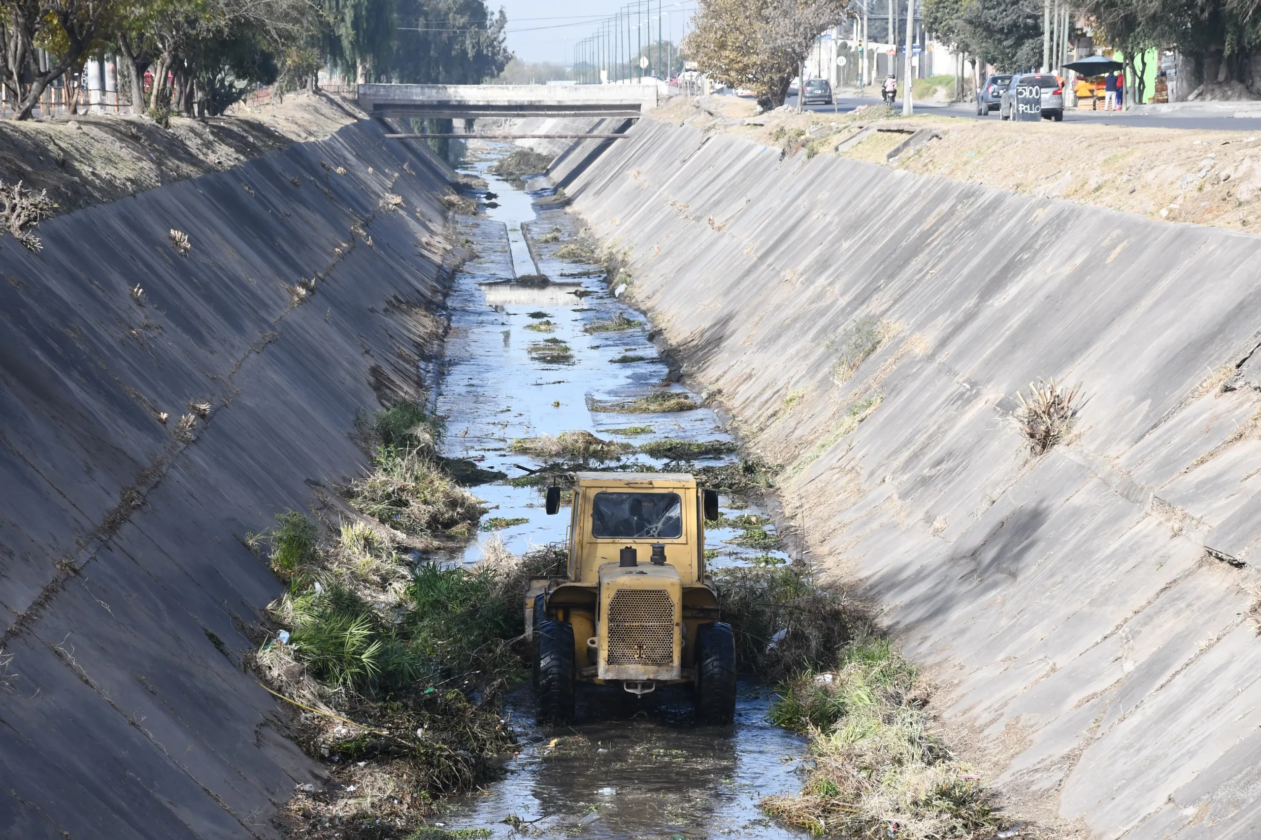 limpieza canal Yrigoyen 1