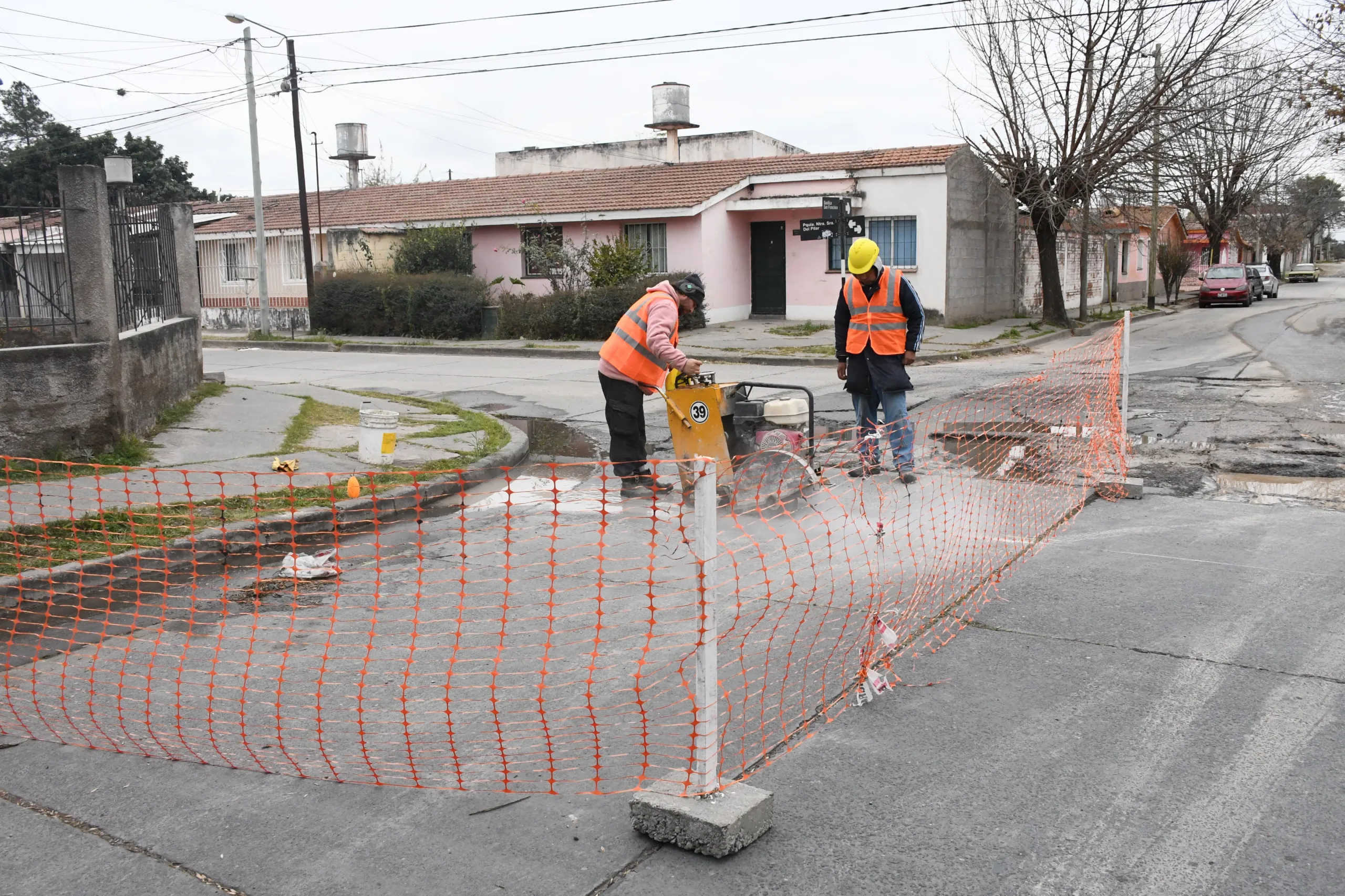 Bacheo de hormigon en barrio Santa Ana II (2)