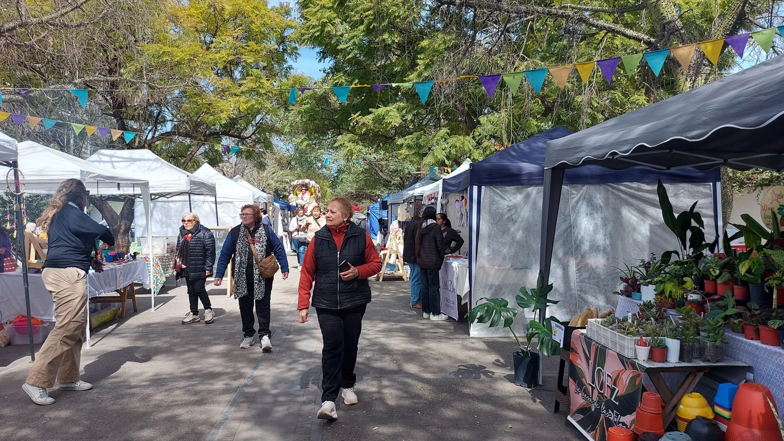 feria artesanal del Paseo de los Poetas (1)