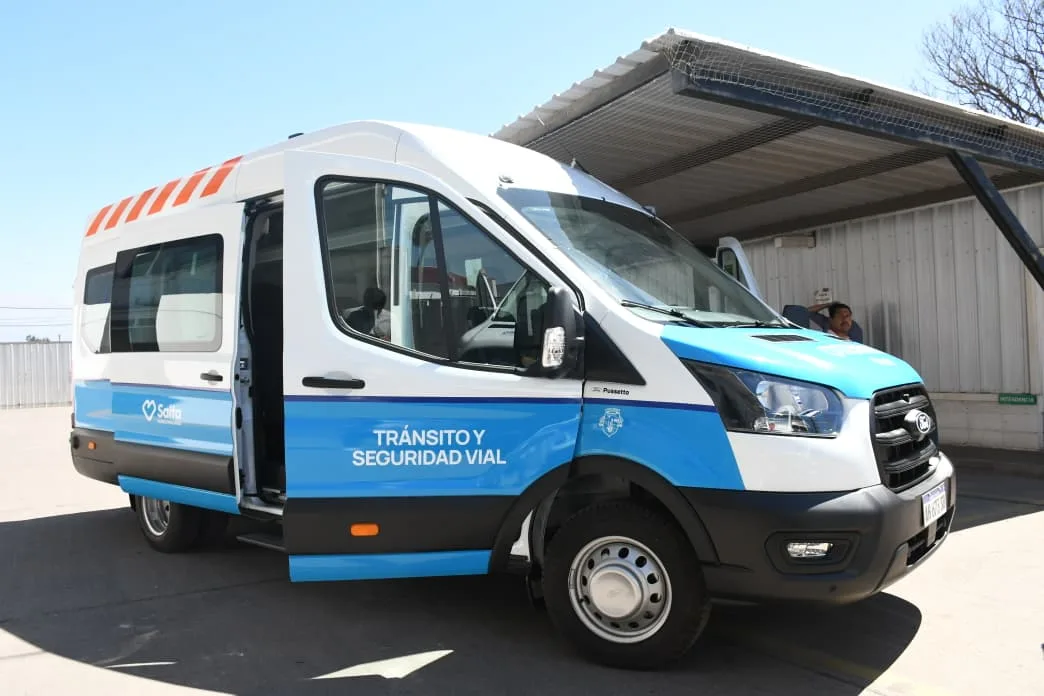 minibuses (4) minibuses (4)