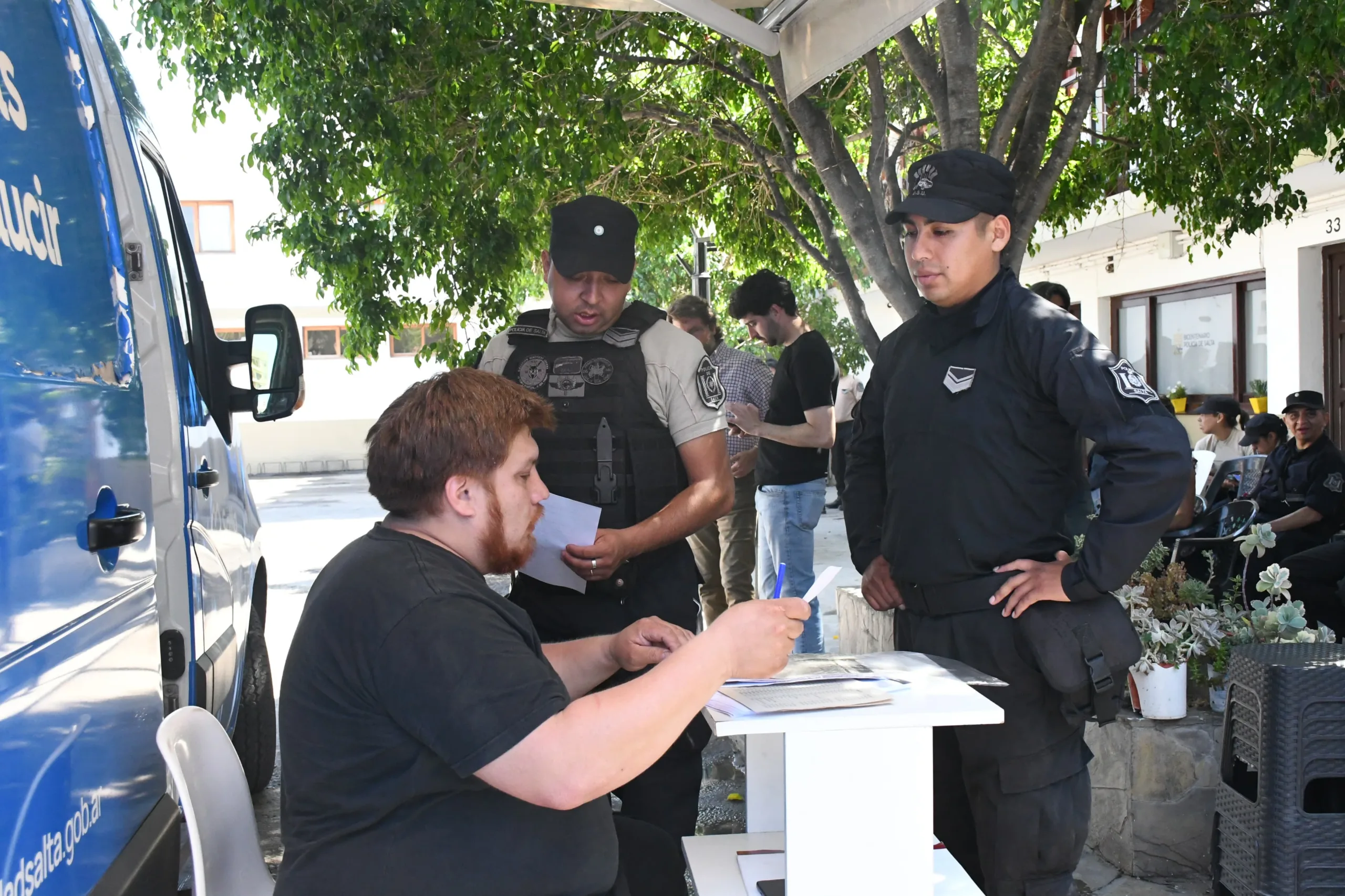 Móvil de licencias Central de Policía (2)