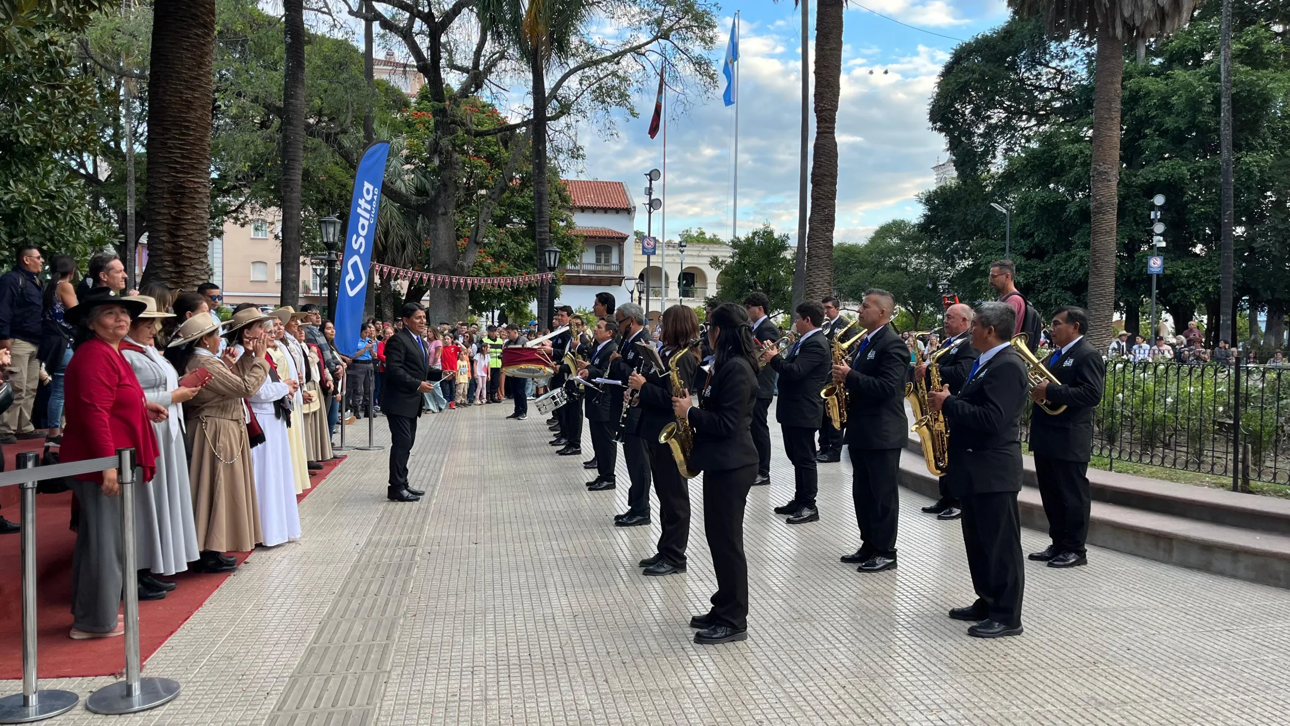 4.horizontal carrusel bandas (1) 4.horizontal carrusel bandas (1)