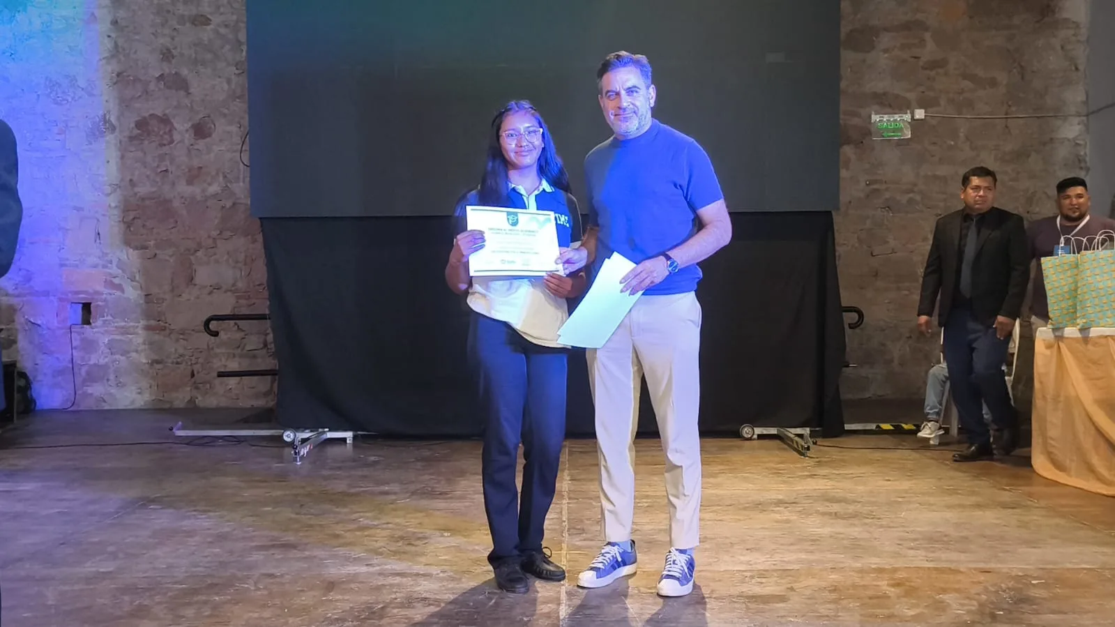 alumnos destacados (6) alumnos destacados (6)