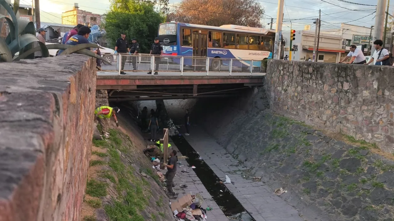 desalojo canal Esteco (1)