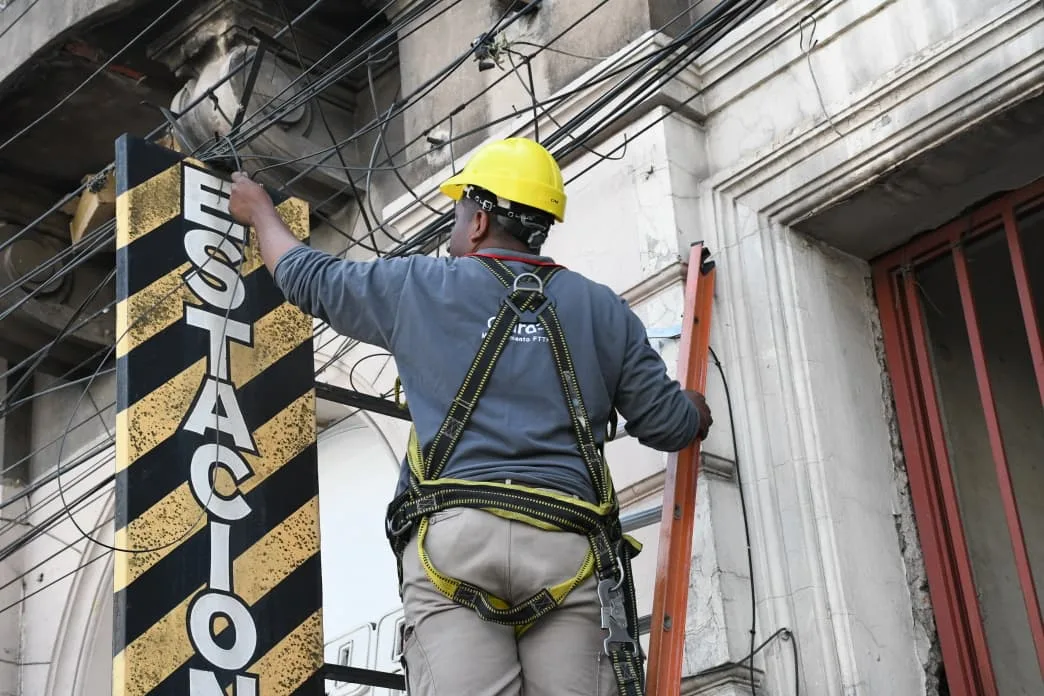 Despeje de cables en Mitre entre Güemes y España (2) Despeje de cables en Mitre entre Güemes y España (2)