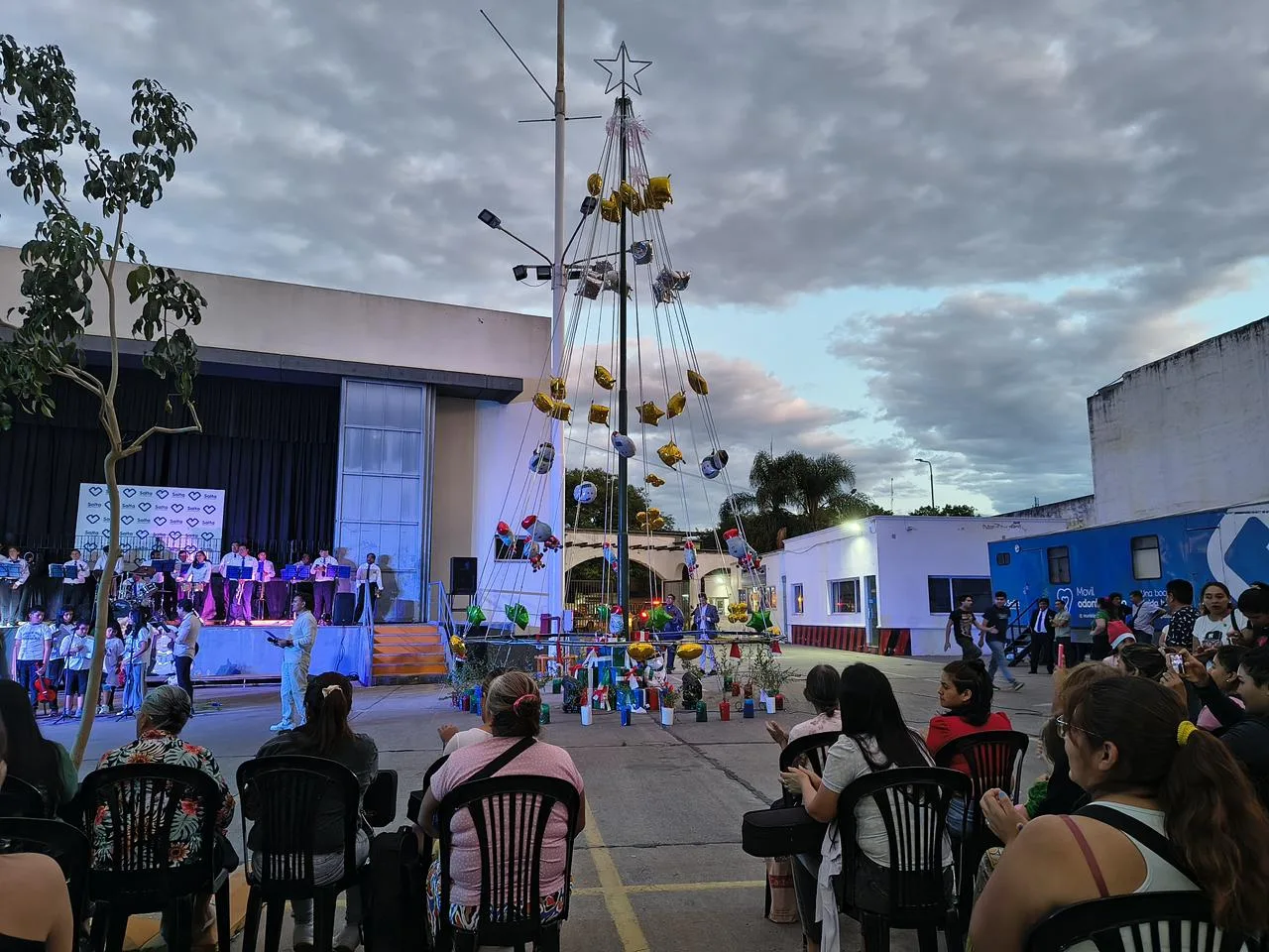 2.encendido del árbol navideño en el CCM 2.encendido del árbol navideño en el CCM