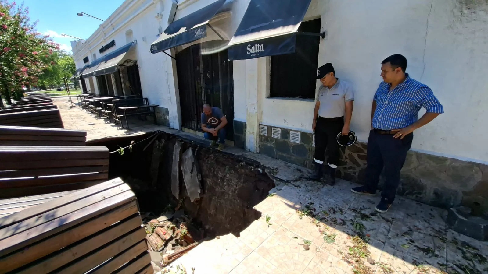 ff995cee-fcd5-474c-9a21-d964cd159803