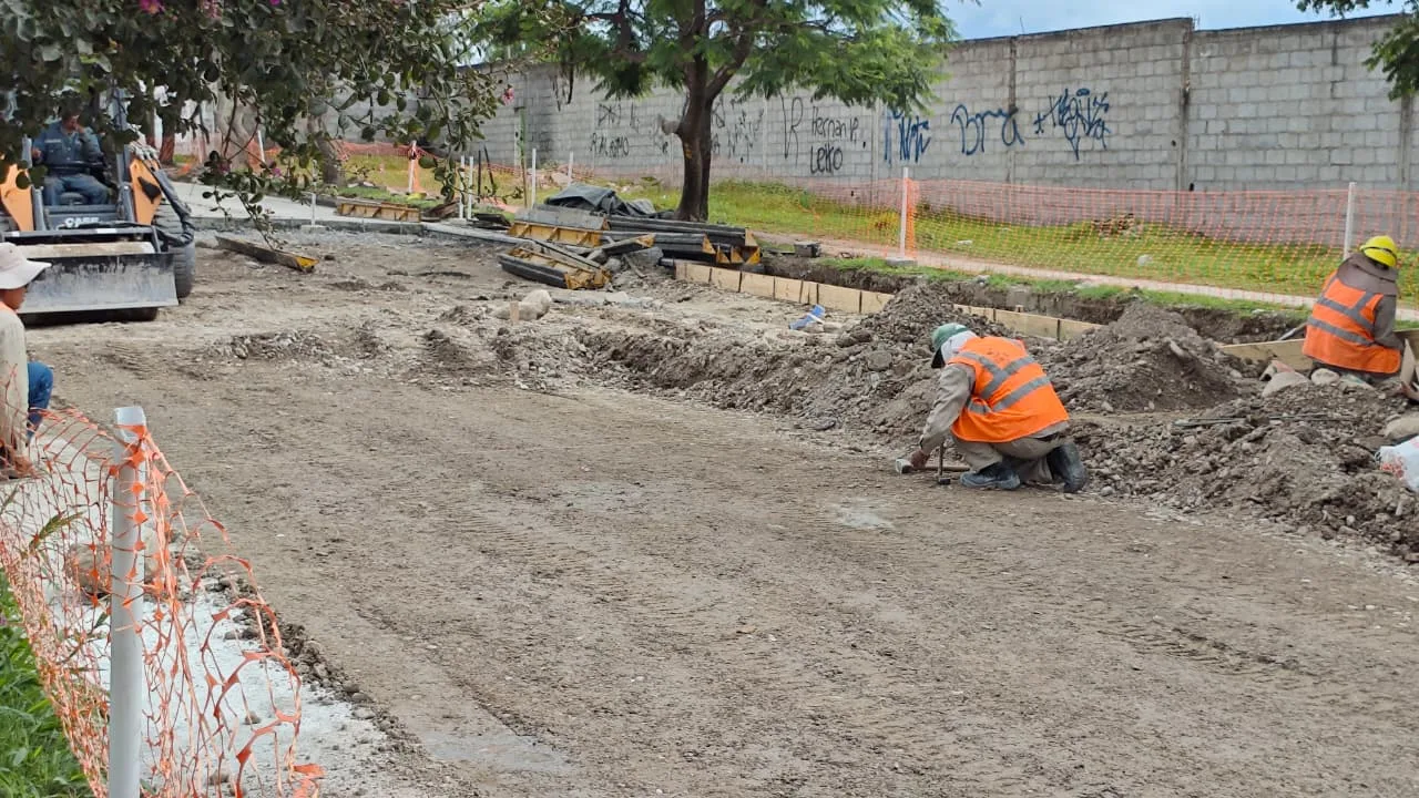 Obras en Av Portaviones y Senador Morón (1) Obras en Av Portaviones y Senador Morón (1)