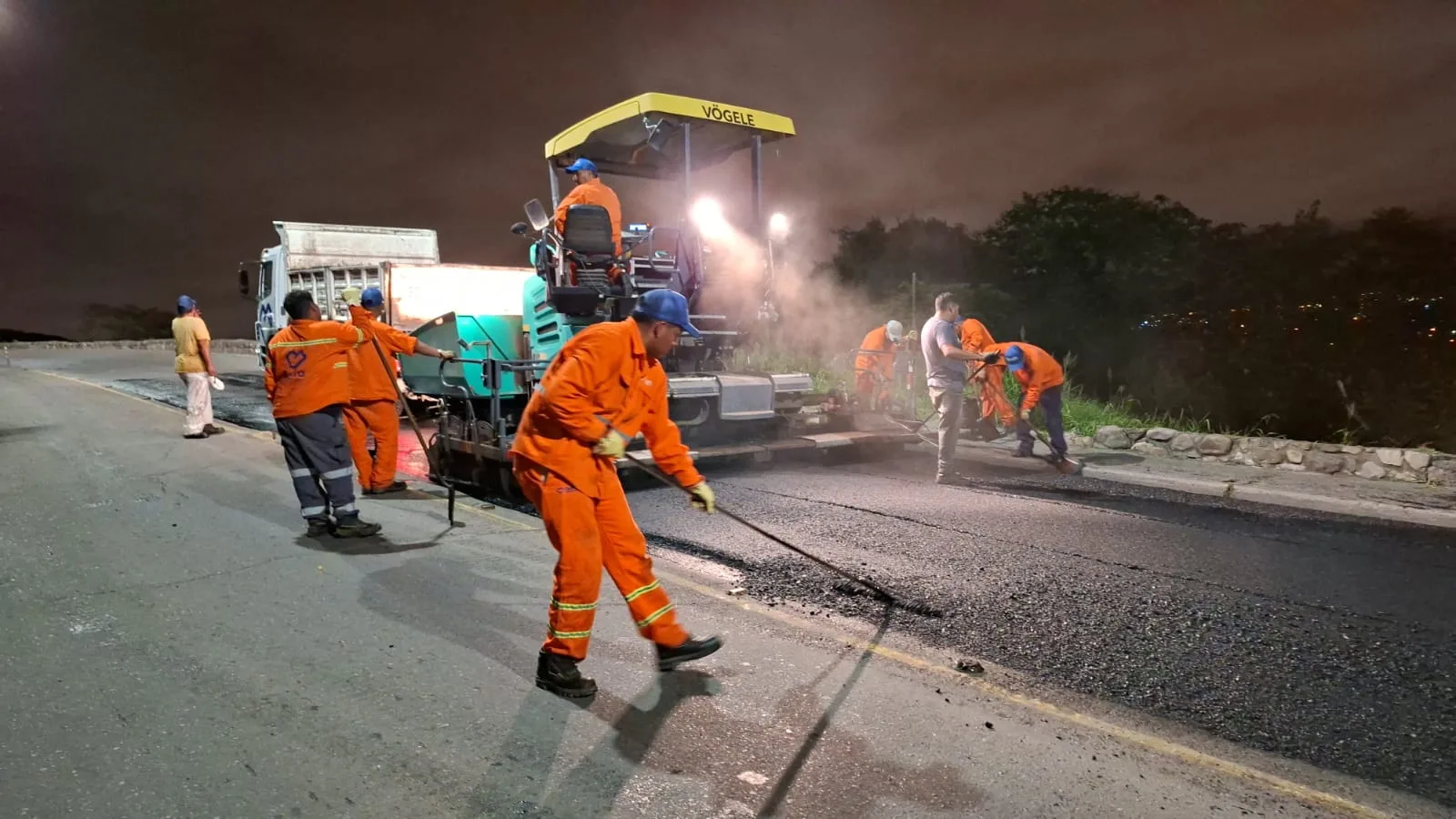 Repavimentacion nocturna av Asunción (4)
