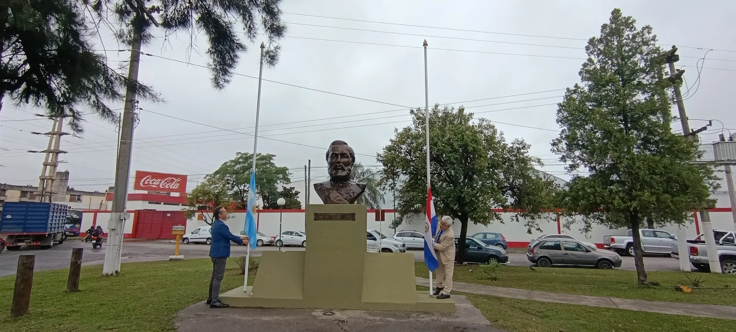 Izamiento de banderas - Cónsul de Paraguay (4)