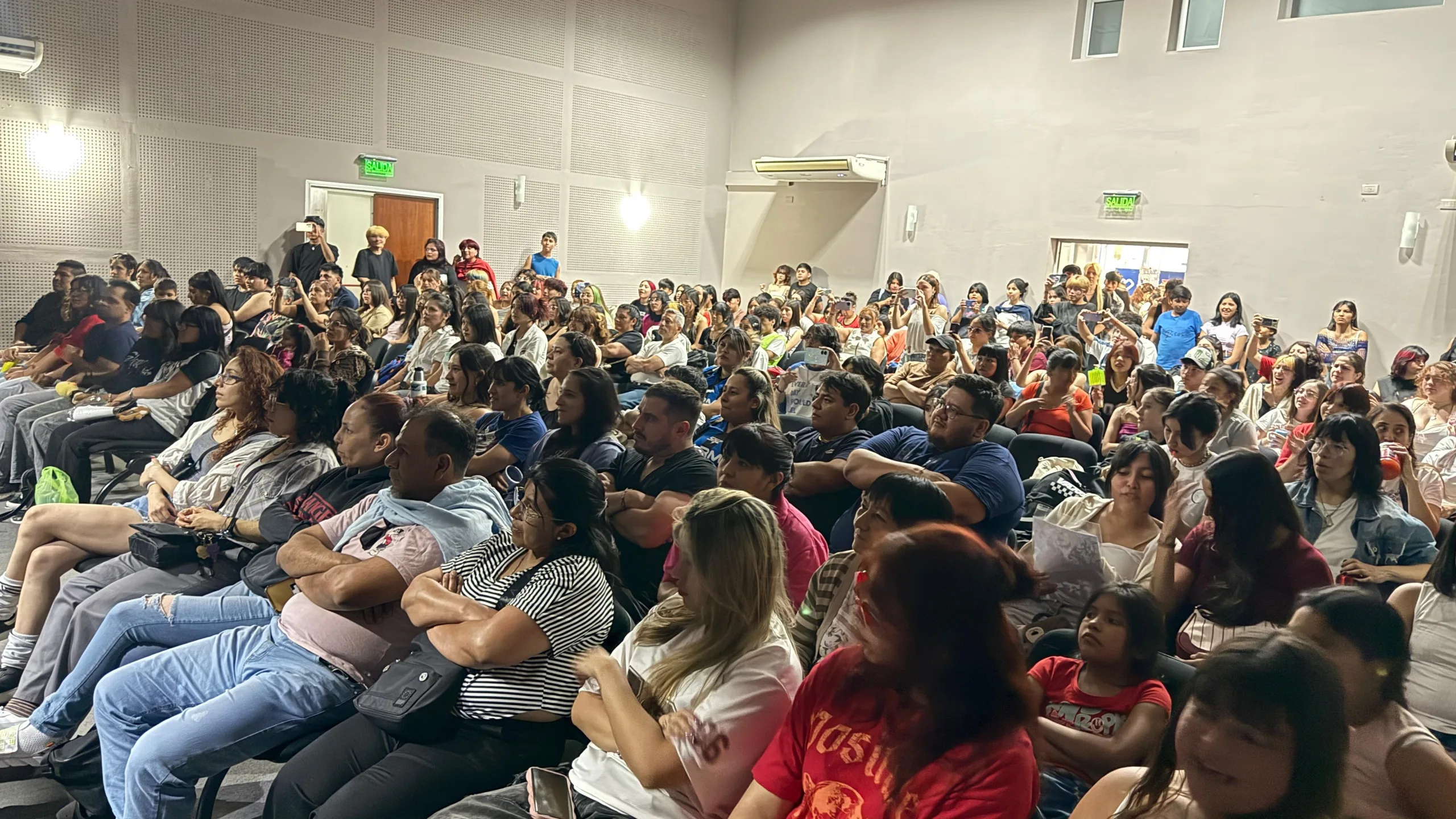 1.foto teatro sala llena (1) (1) (1) (1) (1) (1) (1) (1) (1)