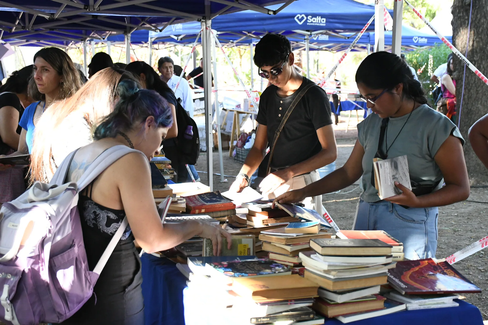 suelta de libros plaza Guemes 7 suelta de libros plaza Guemes 7