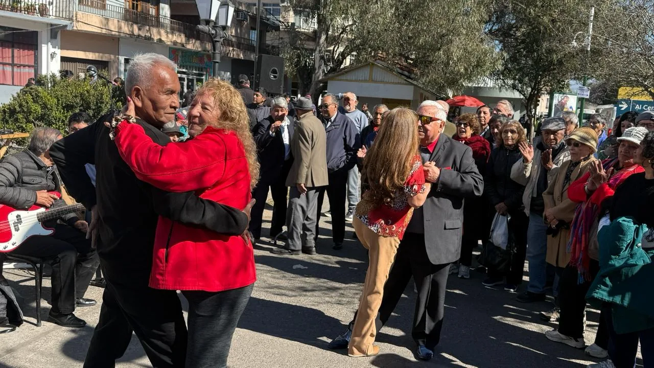 8.Plaza Francia el homenaje a Carlos Gardel 8.Plaza Francia el homenaje a Carlos Gardel
