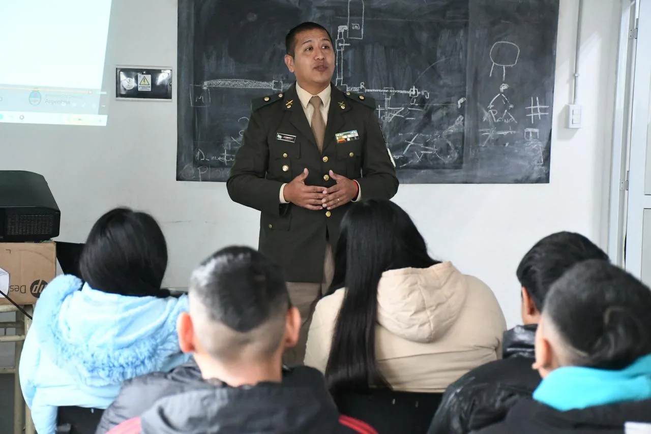 Charla del Ejército (2) Charla del Ejército (2)