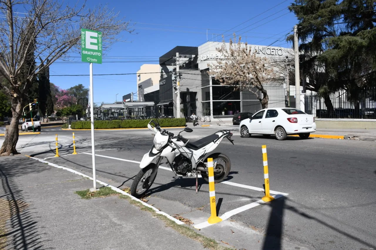 estacionamiento-motos-2 estacionamiento-motos-2