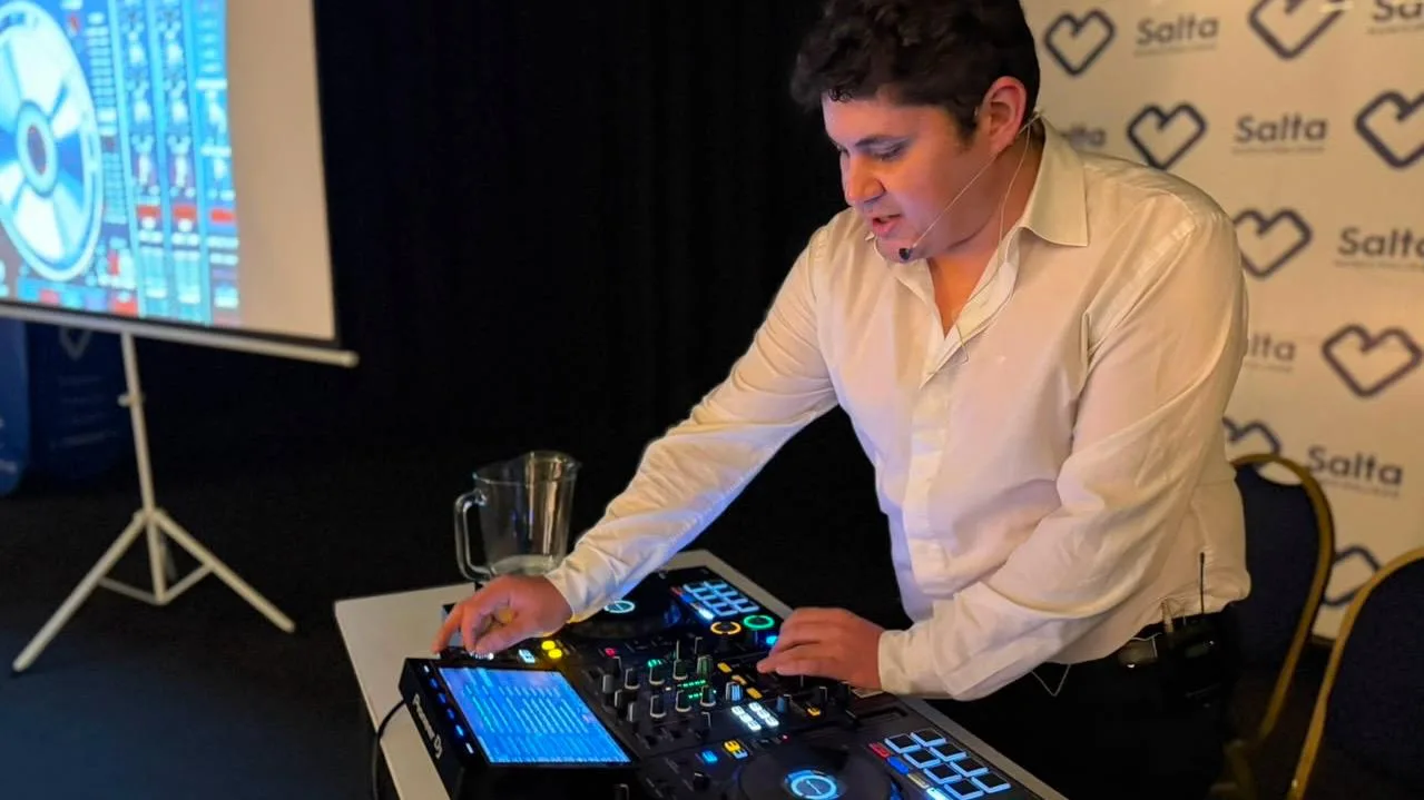 6.Comenzó el curso de dj