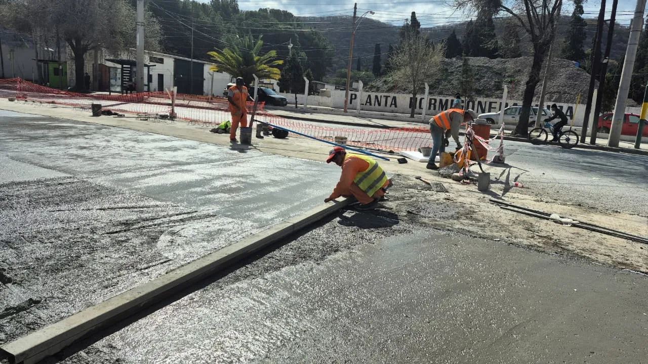 Artigas y Av. de las Américas. Bacheo con hormigón (3)