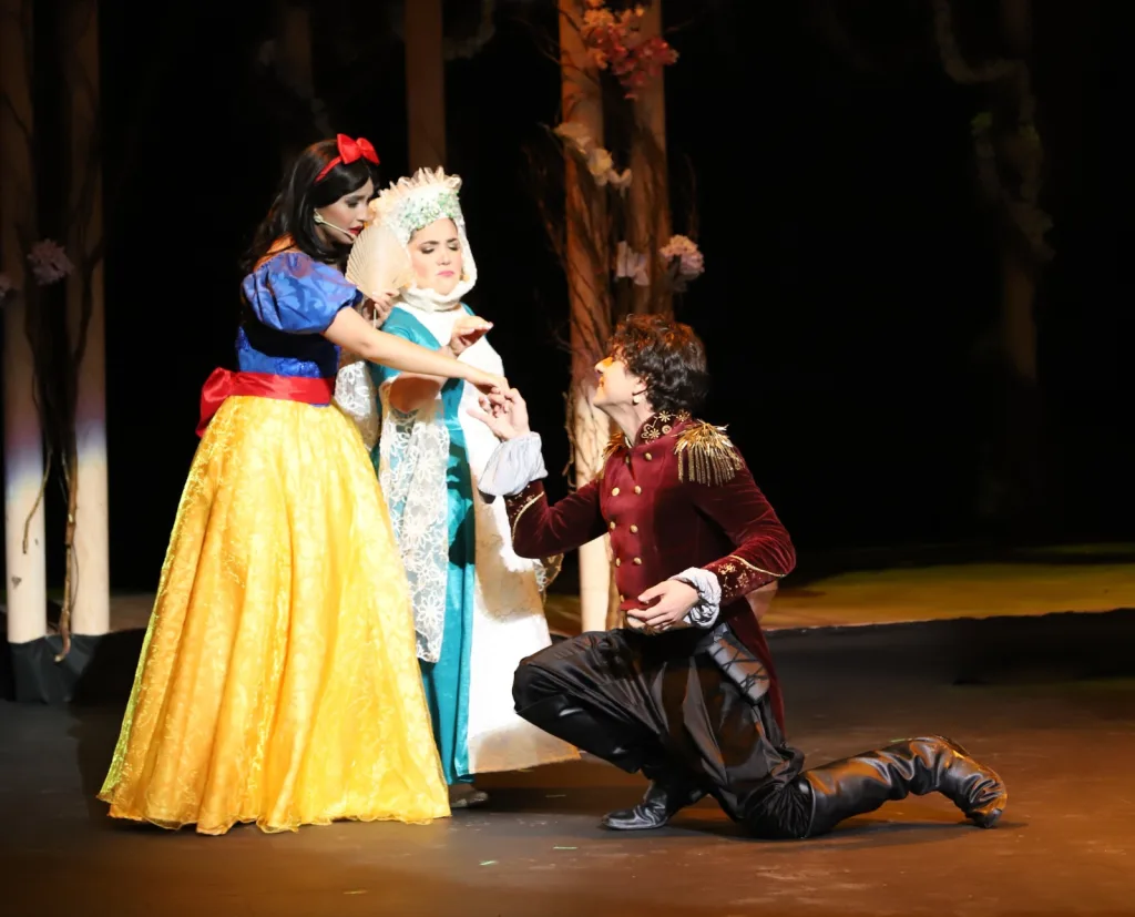 obra-de-teatro-blancanieves-1024x827