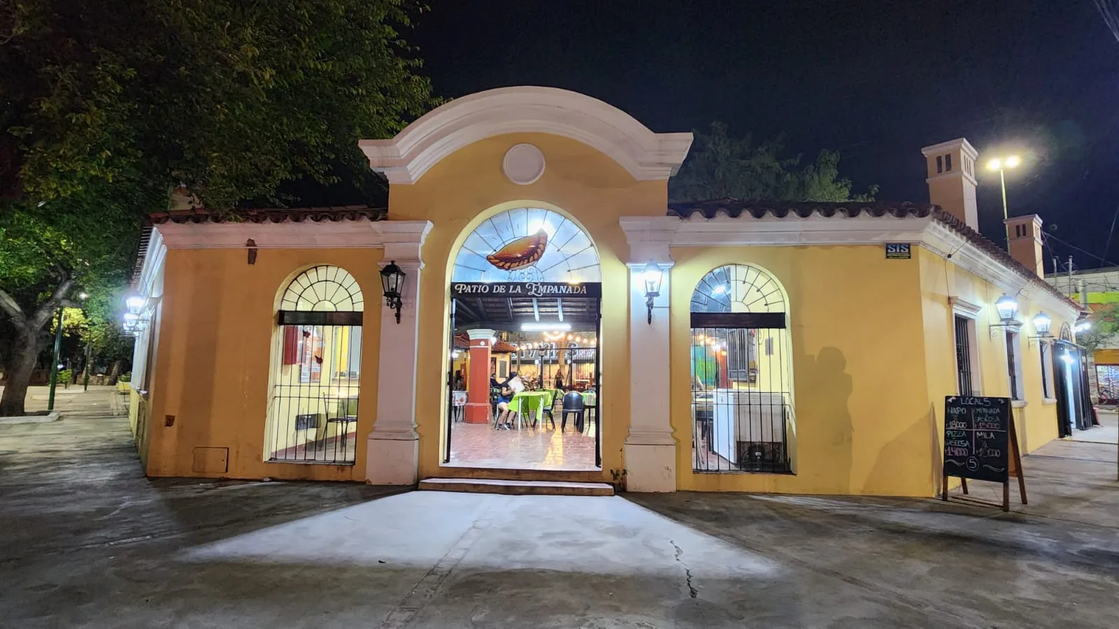 patio de la empanada (1)