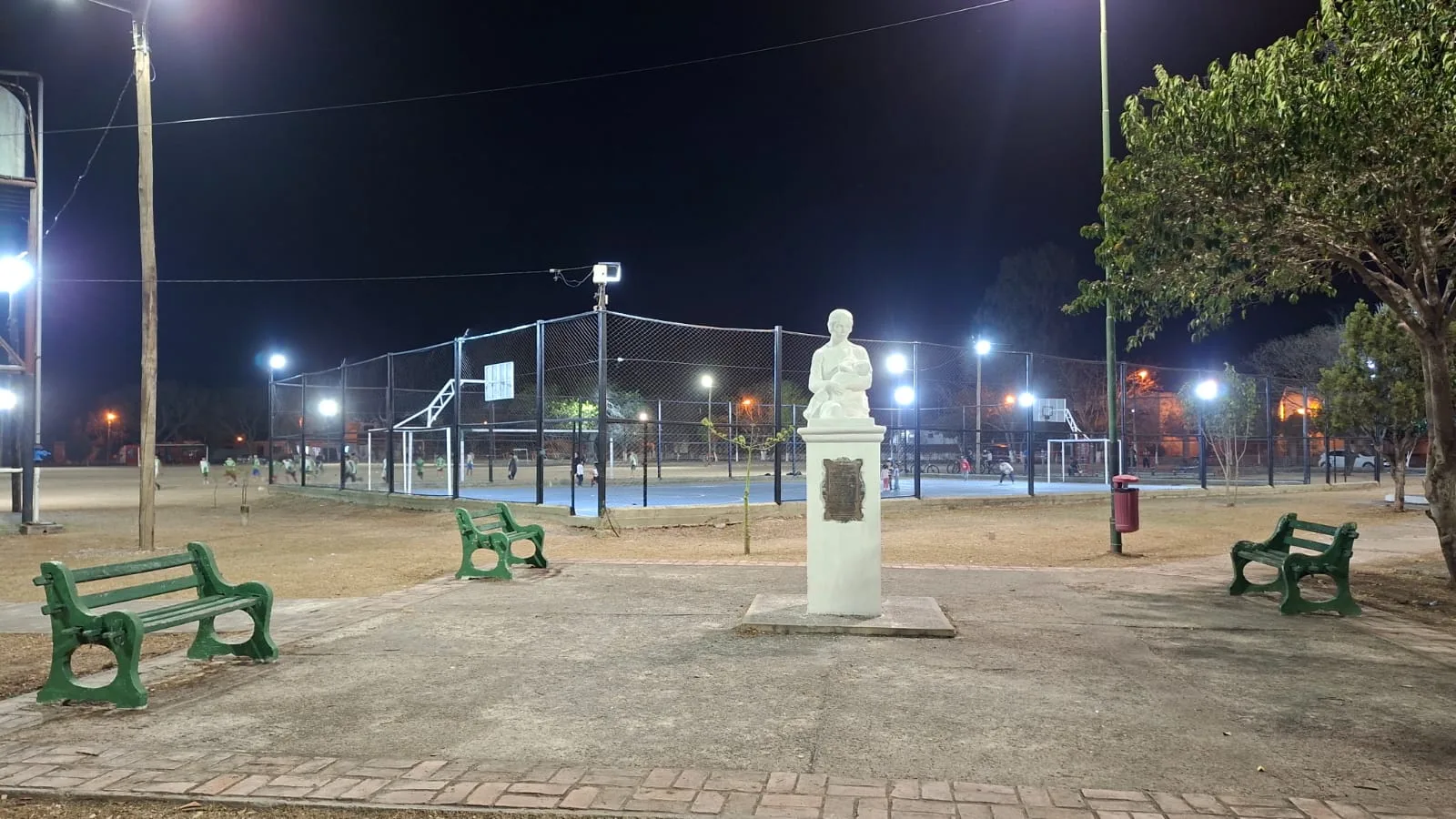 Plaza Villa Esmeralda iluminación (4)