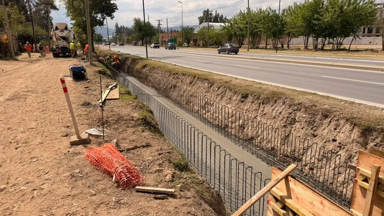 Canal del plan vial en Av Ex Combatientes (2) Canal del plan vial en Av Ex Combatientes (2)